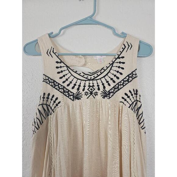 Xhilaration Women's Cream Embroidered Top U-Neck Flowy Sleeveless XL - Picture 2 of 6